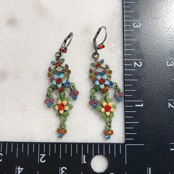 Vintage Feel Flowery Earrings. - Picture 4 of 10